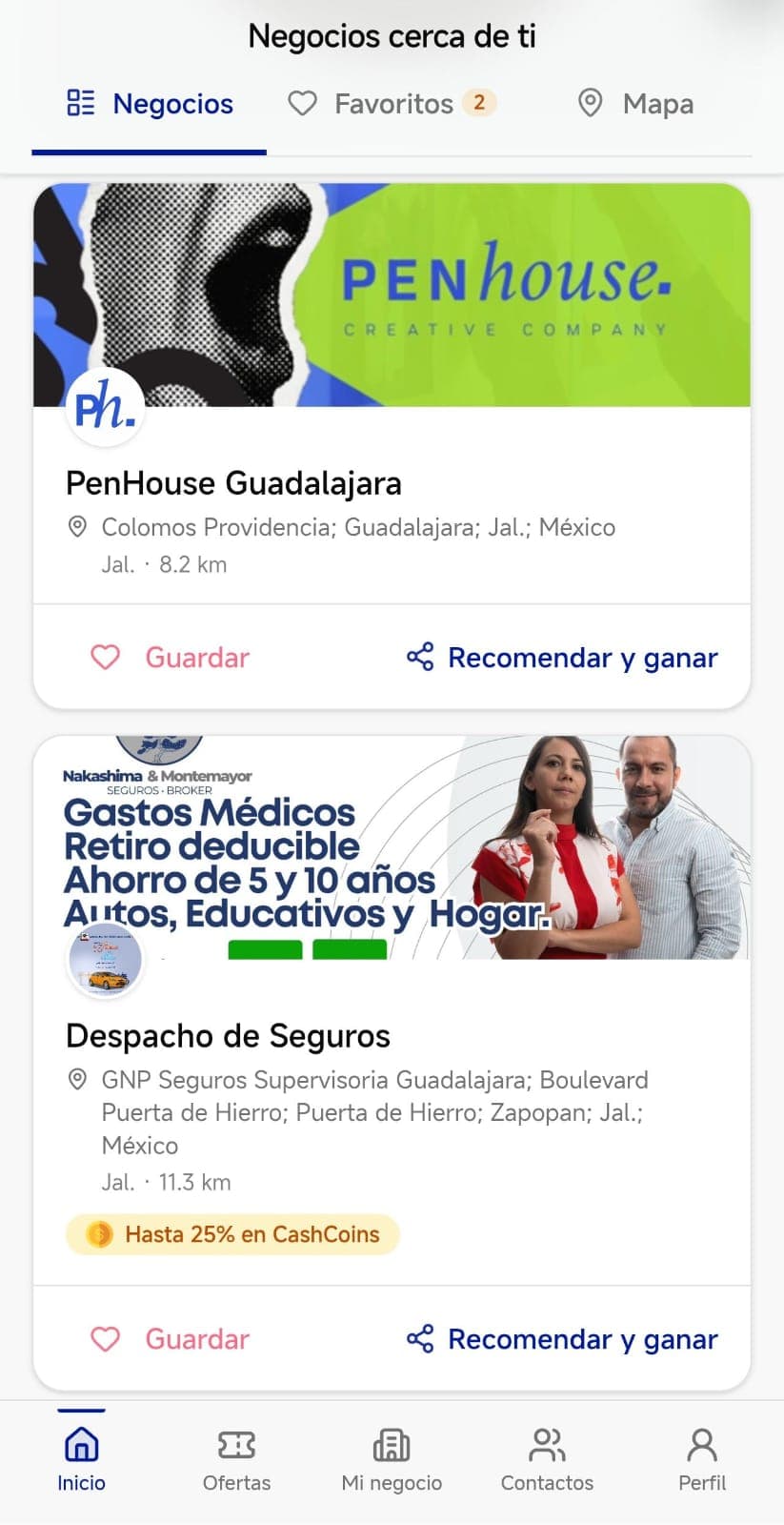 Captura de la app Recommend: pantalla de negocios cercanos con tarjetas y opciones para guardar o recomendar.